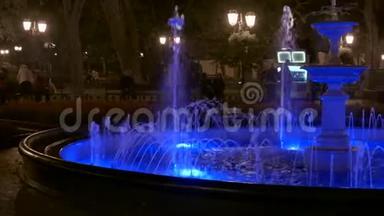 高清全景的敖德萨喷泉与背光在夜间。